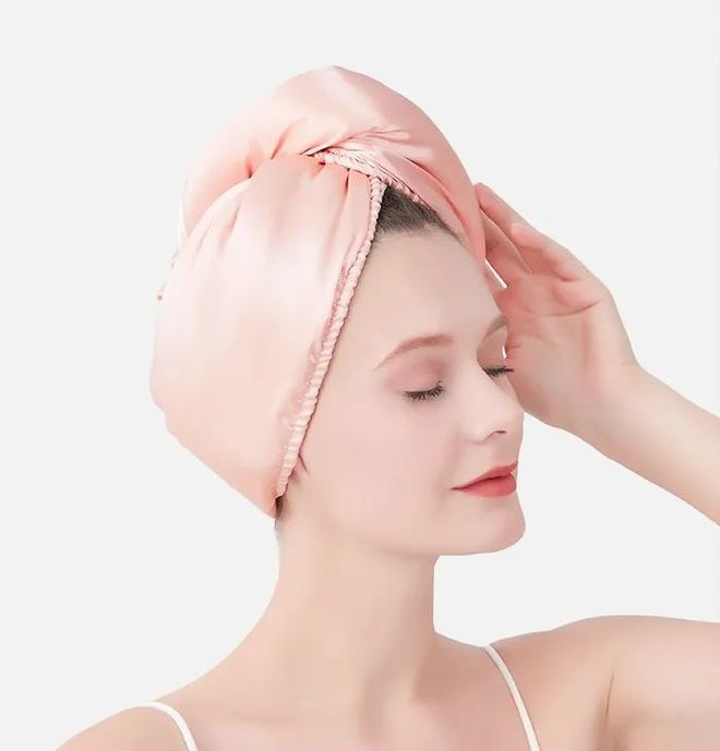 10分钟轻松养成女明星「绸缎发」新葡京洗完头自然风干还是吹干好？(图4)