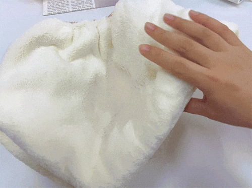 10分钟轻松养成女明星「绸缎发」新葡京洗完头自然风干还是吹干好？(图13)